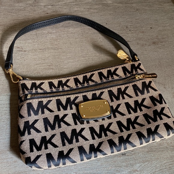 Michael Kors Wristlet - Picture 5 of 5